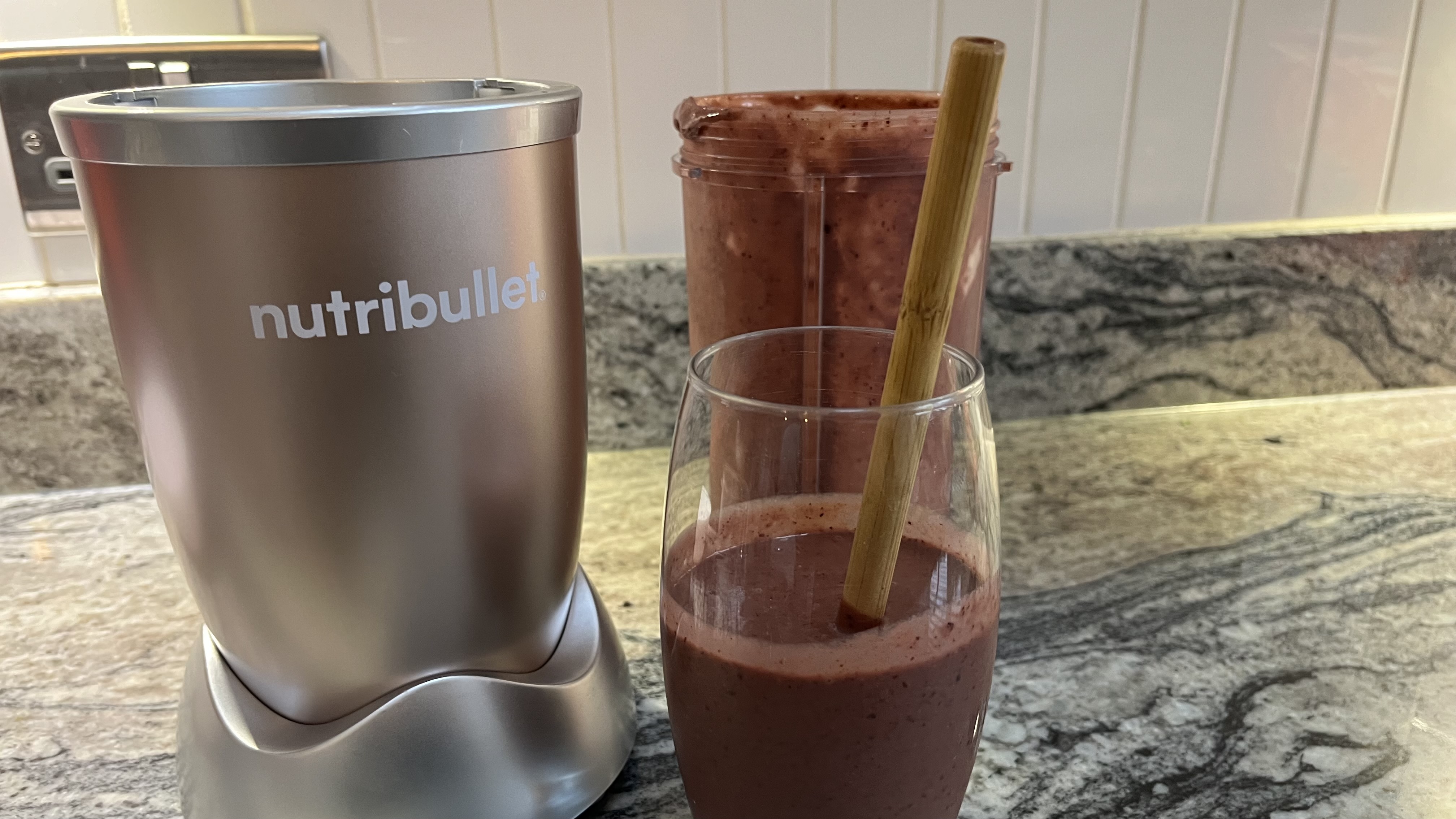 Nutribullet Pro 900 avocado and berry smoothie