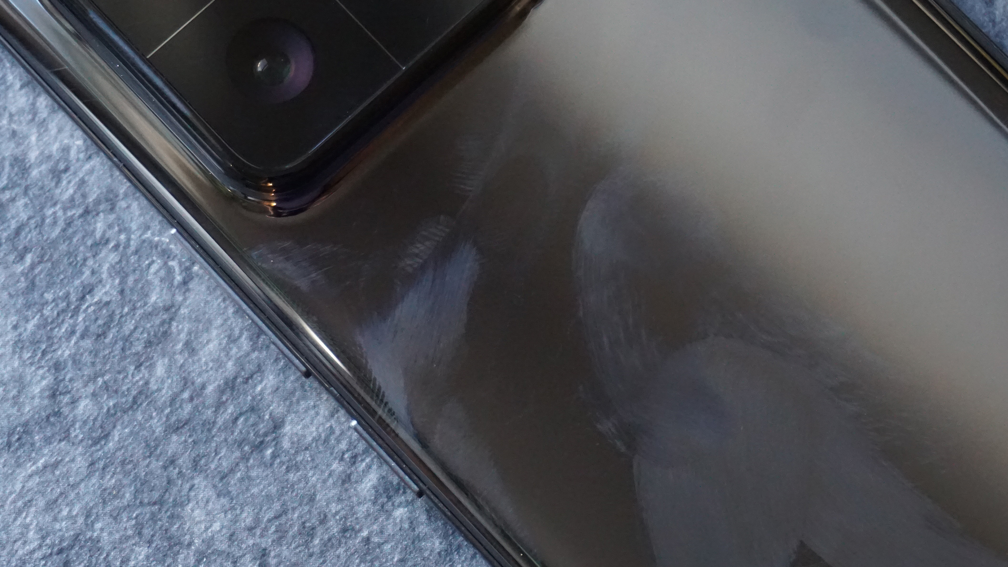 Xiaomi 13 Pro review fingerprint smudges