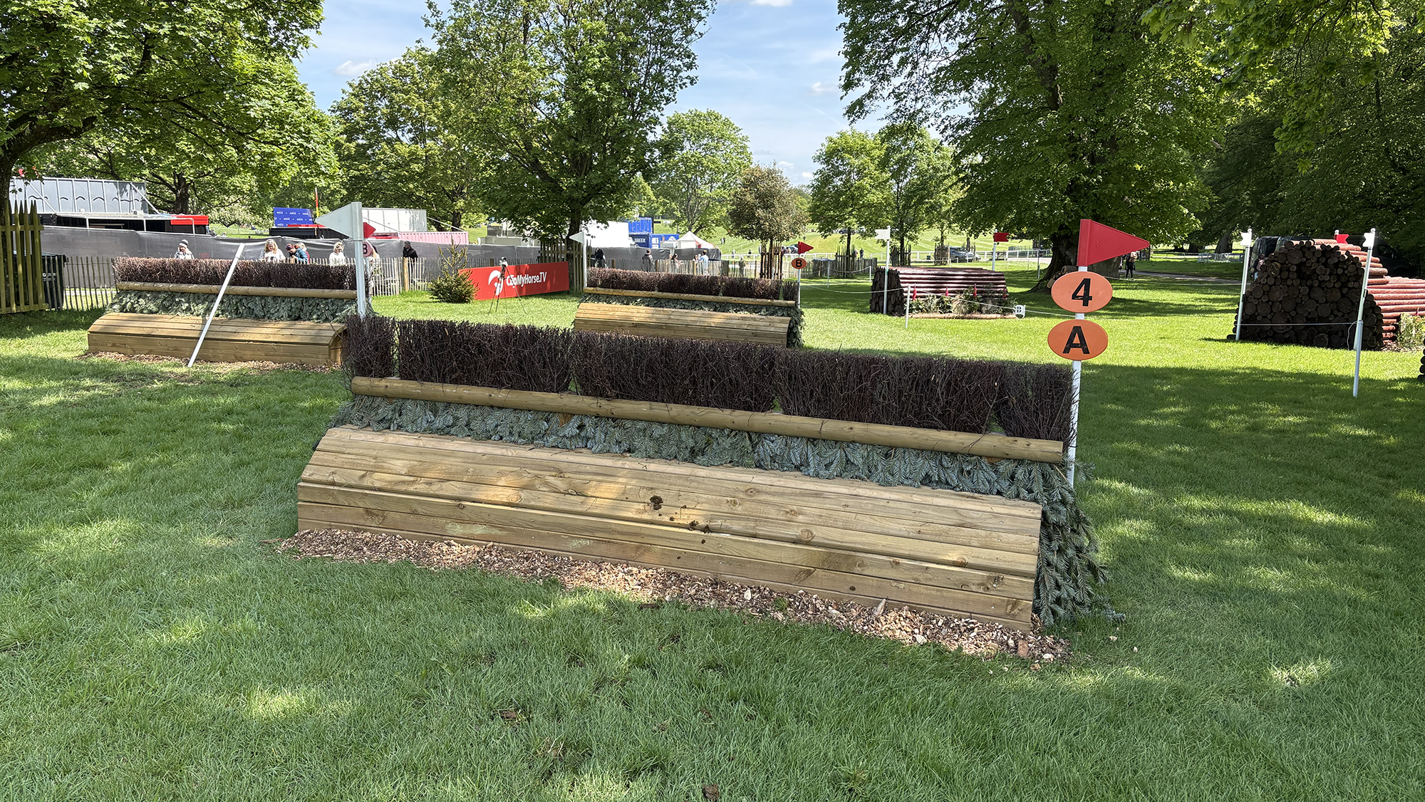 BE90 Badminton grassroots course 2026 fence 4a