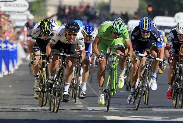 Mark Cavendish (Sky) outsprinted points leader Peter Sagan and (Liquigas-Cannondale) and Matt Goss (Orica-GreenEdge) to win the 2012 Tour's final stage.