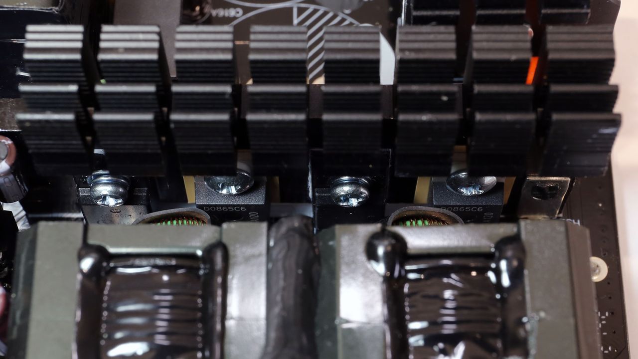 XPG Cybercore 1000