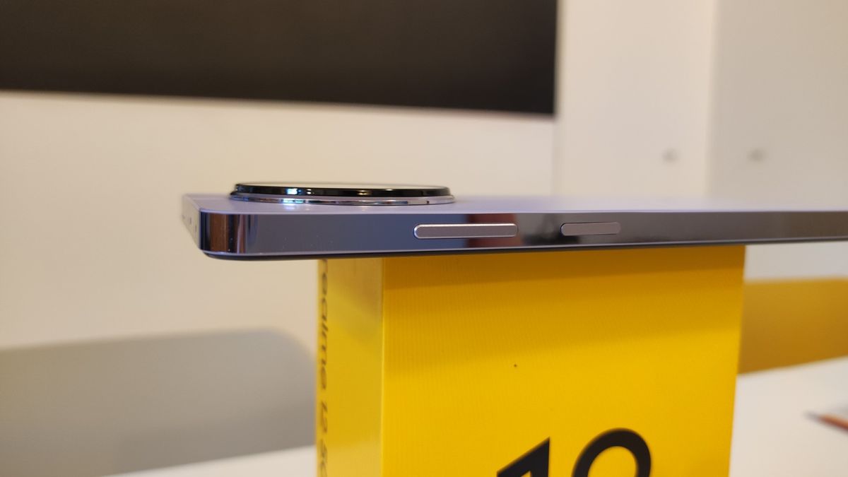 realme 12