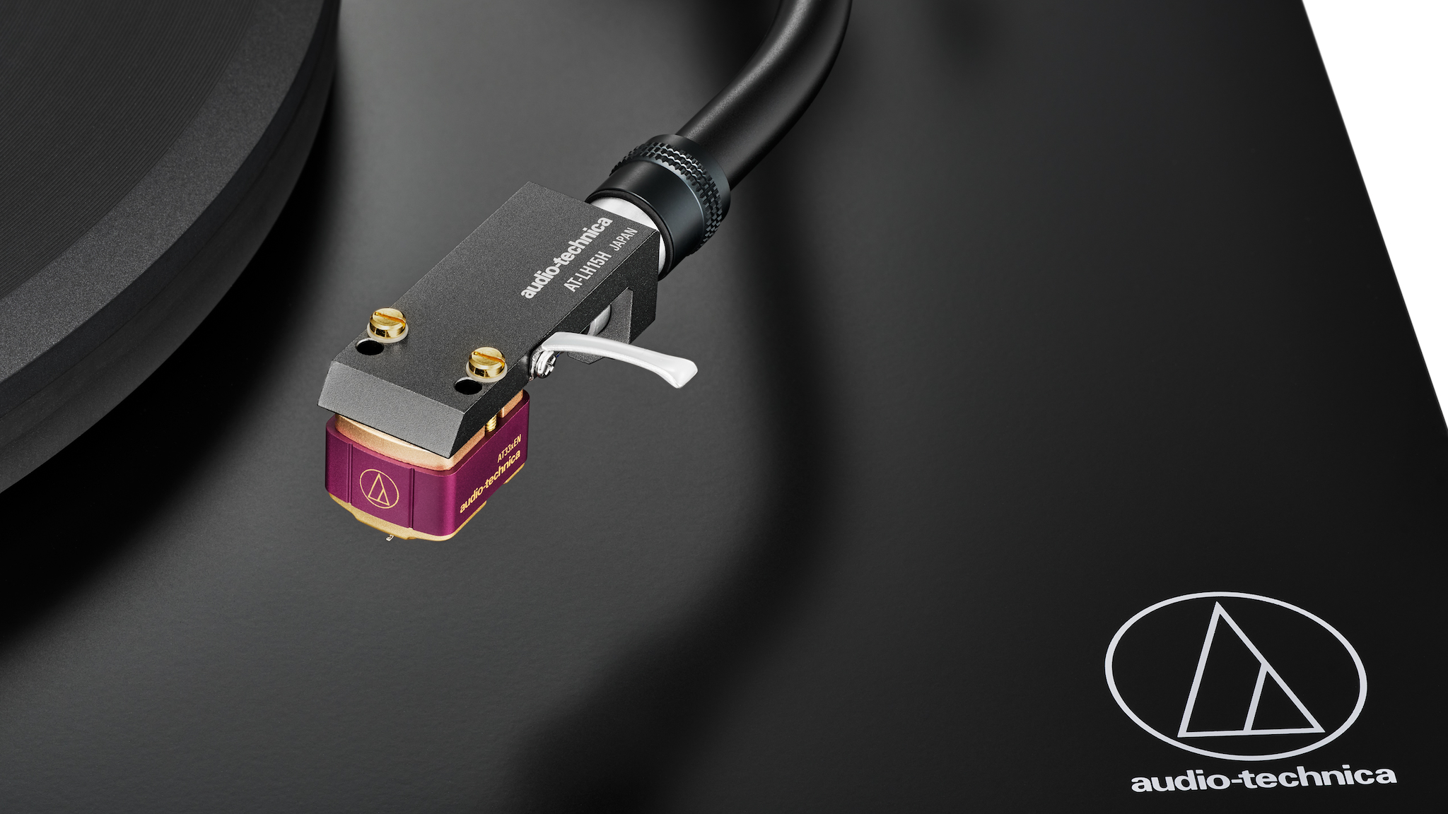 Close-up of the cartridge on the Audio-Technica AT-LP7X turntable