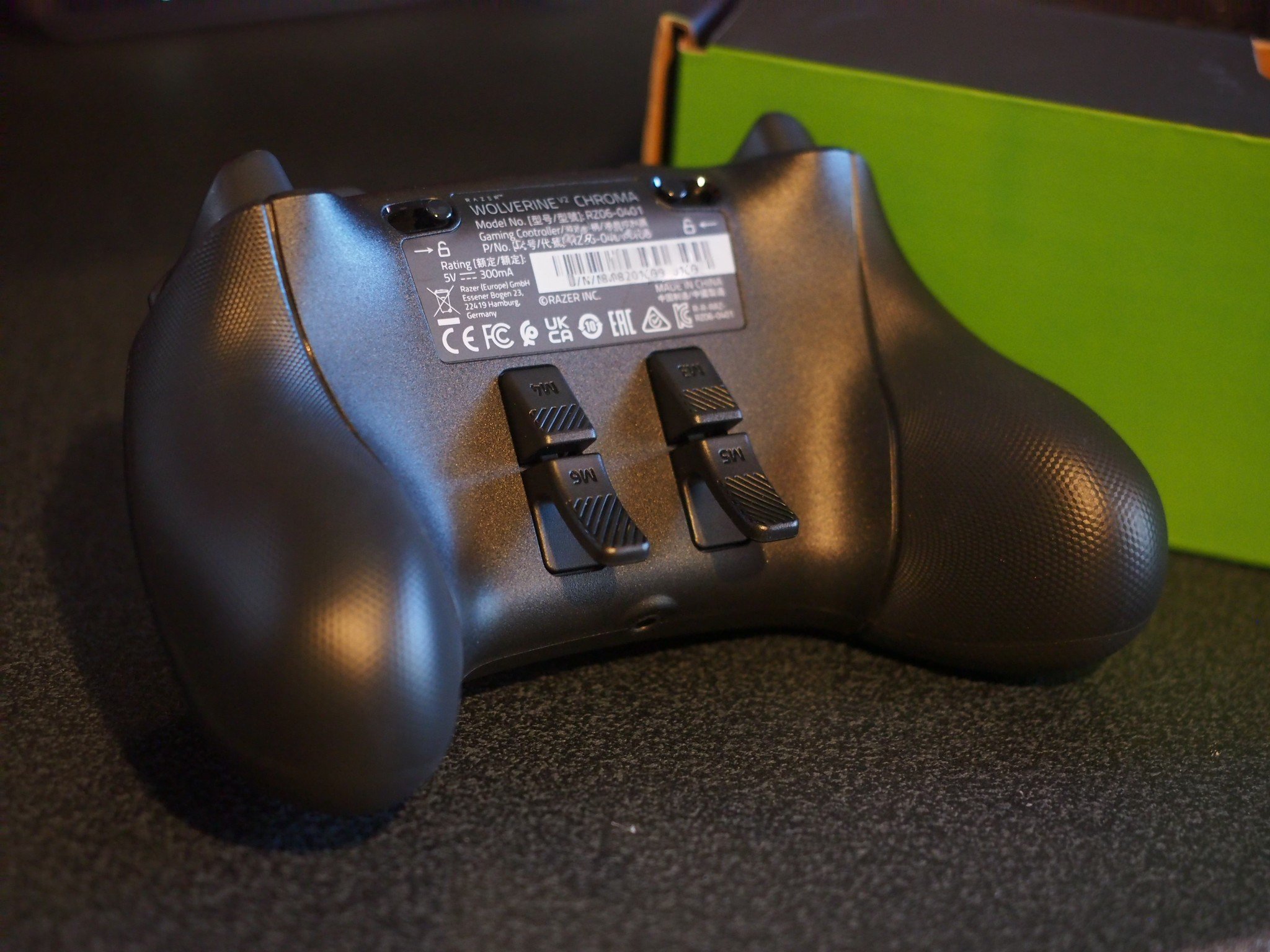 Photograph of the Razer Wolverine V2 Chroma's back-peddles and hair-trigger locks