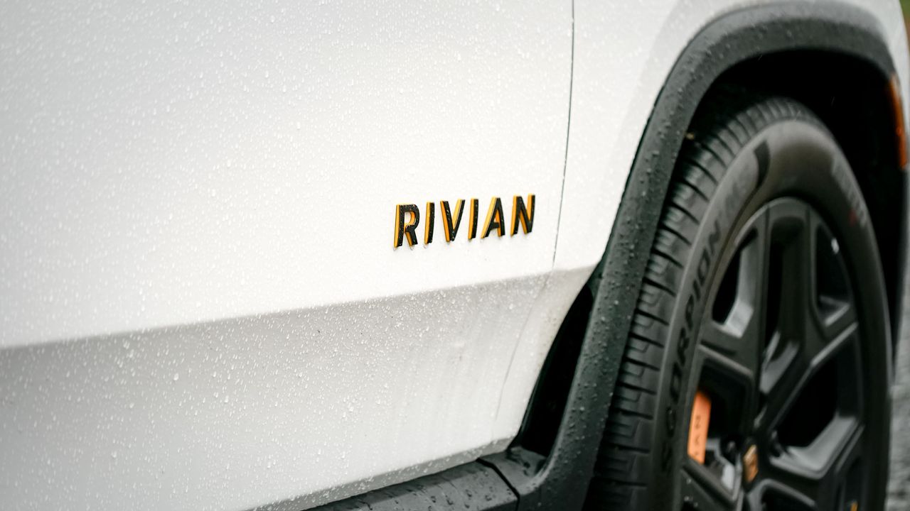 2025 Rivian R1S Tri-Motor test drive review.