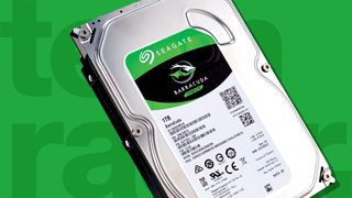 Beste harddisk: Seagate Barracuda mot grønn bakgrunn