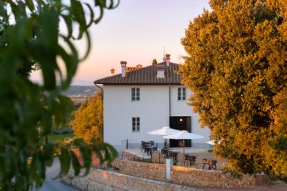 exterior view of the laqua vineyard resort in tuscany