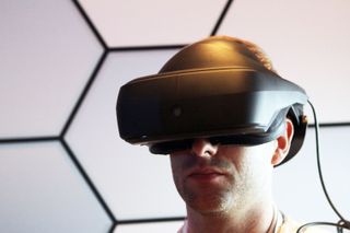 LG Will Compete In The High-End VR HMD Market