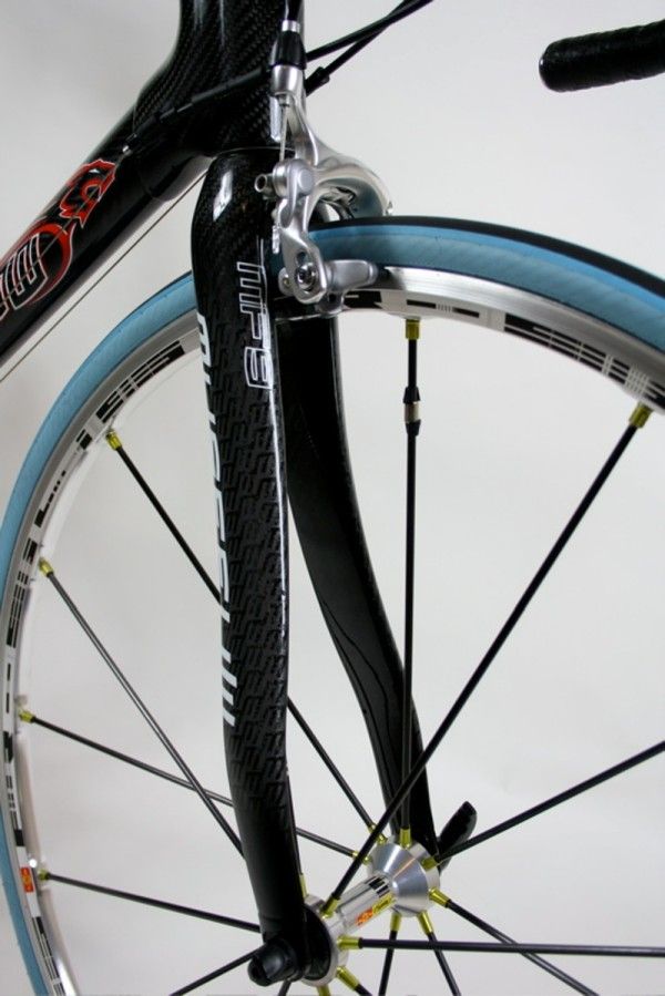 The MF-9 fork blades have a slight hourglass curve
