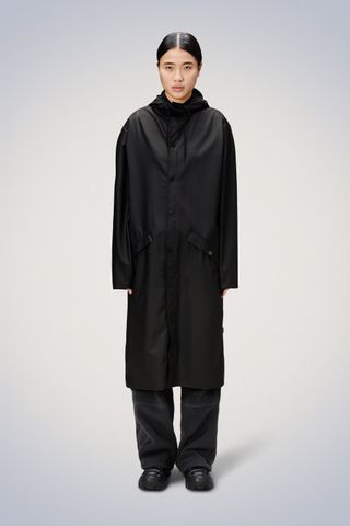 Jaket Rains® Longer berwarna hitam seharga £105 | Bebas Ongkos Kirim