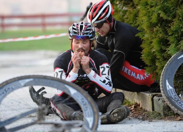 Adam Snyder (Team Jamis) tries to warm his hands after a 13th place finish in the elite men's race.