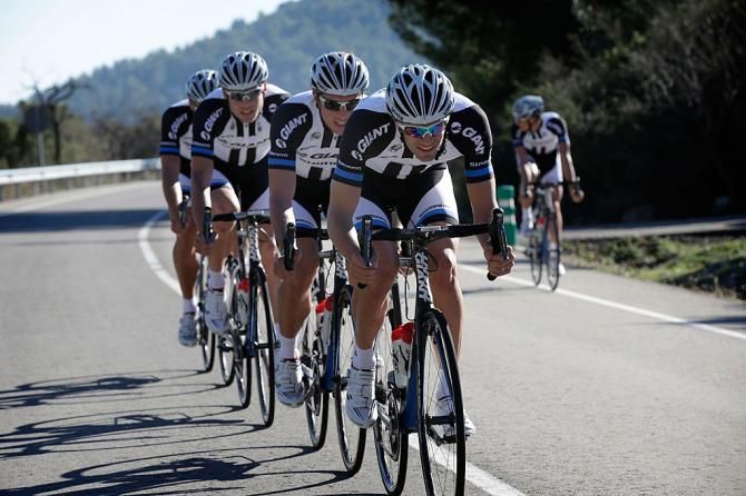 Luka Mezgec leads the Giant-Shimano train