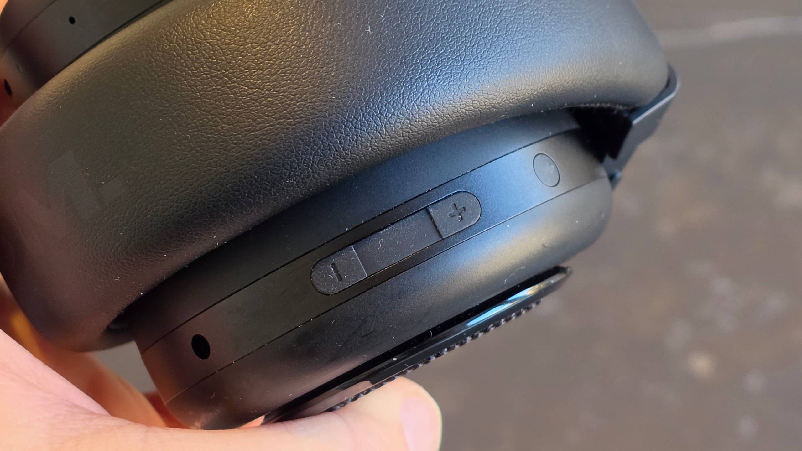 The TDM Neo's volume rocker.