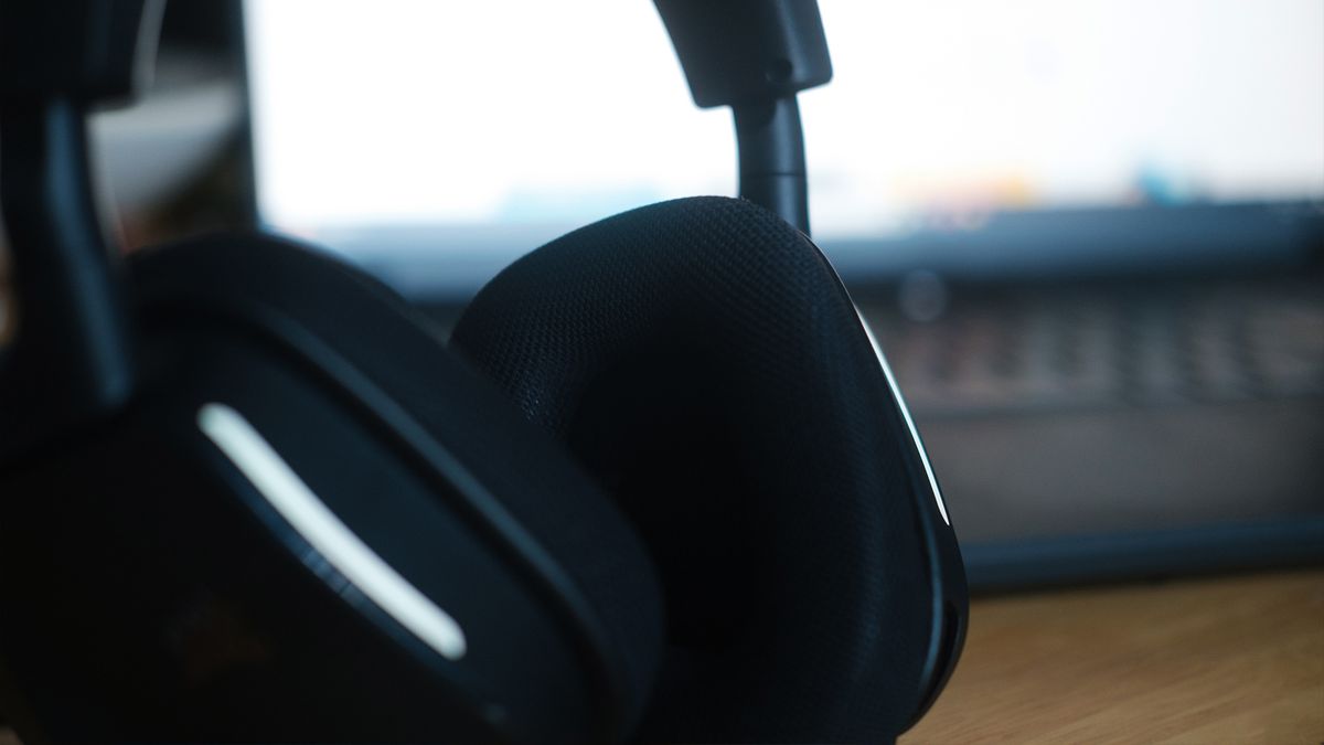 A Corsair Void Wireless V2 gaming headset on a desk and connected to a gaming laptop.