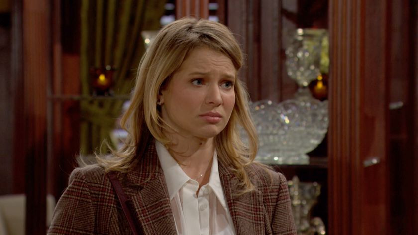 Allison Lanier as Summer frowning in The Young and the Restless