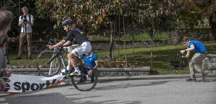 Sagan pulls another wheelie