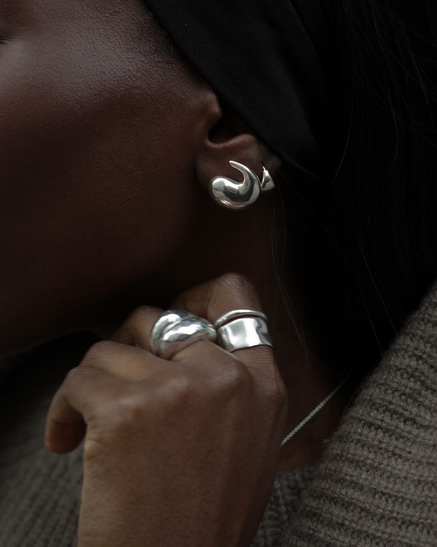 @daniellejinadu wearing chic jewelry