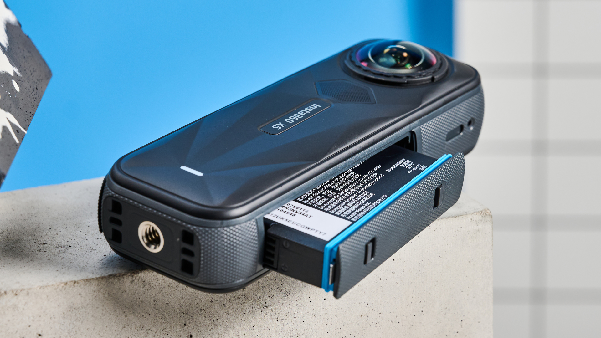Batteria Originale Insta360 X5 – 2400mAh, Resistente Al Freddo Fino A -20°C Per Riprese Prolungate