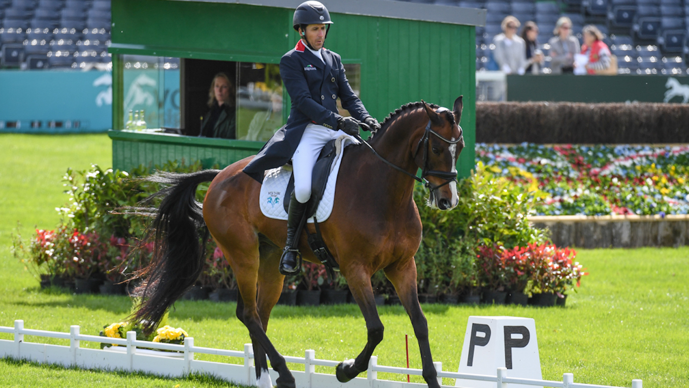 Mike Winter riding El Mundo at Badminton