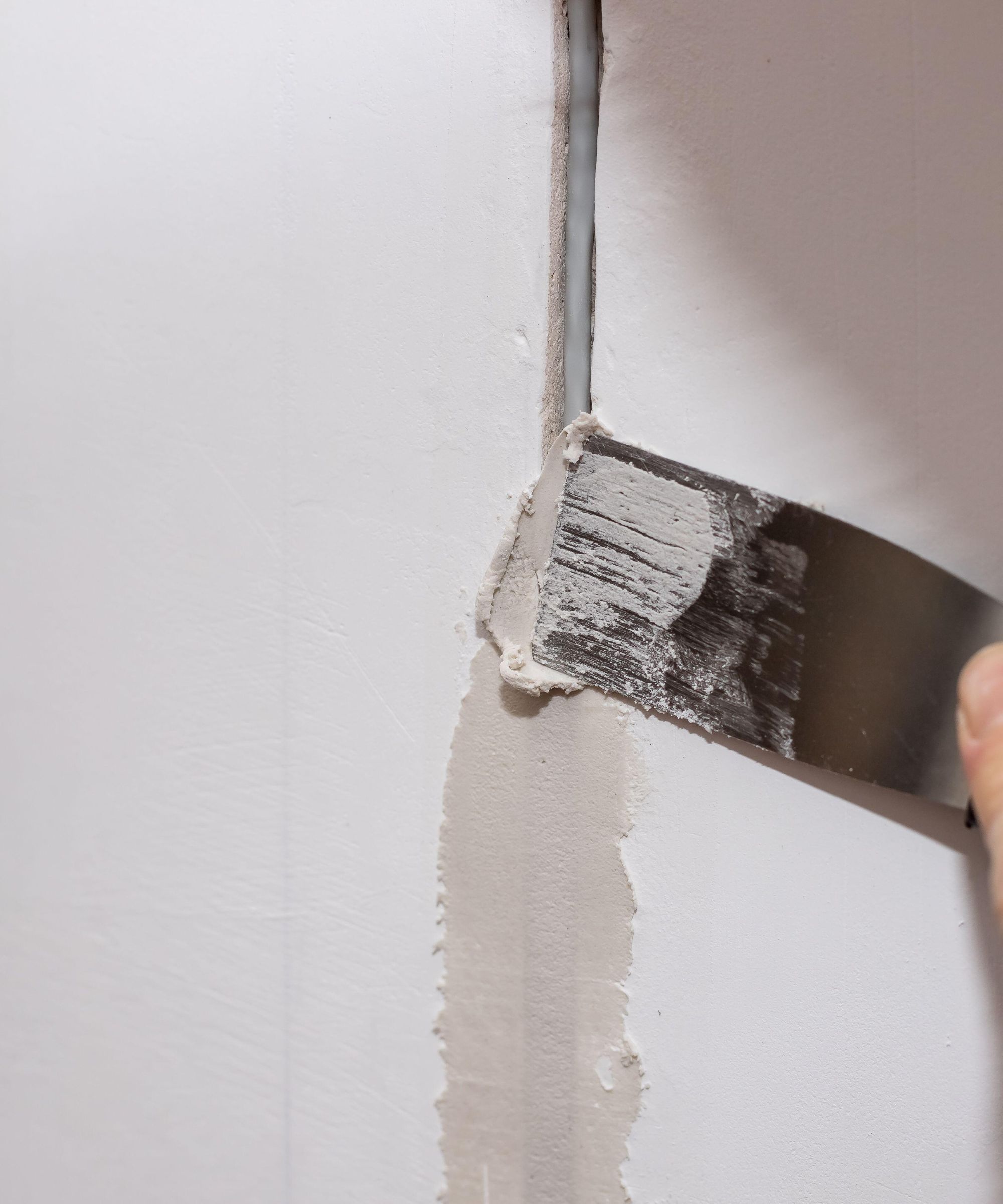 How To Fix Cracks In Plaster Walls In Only 4 Steps Homes Gardens   PfykEwUBqCx9RBRHVCPxuQ 