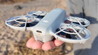 DJI Neo - Close up on battery