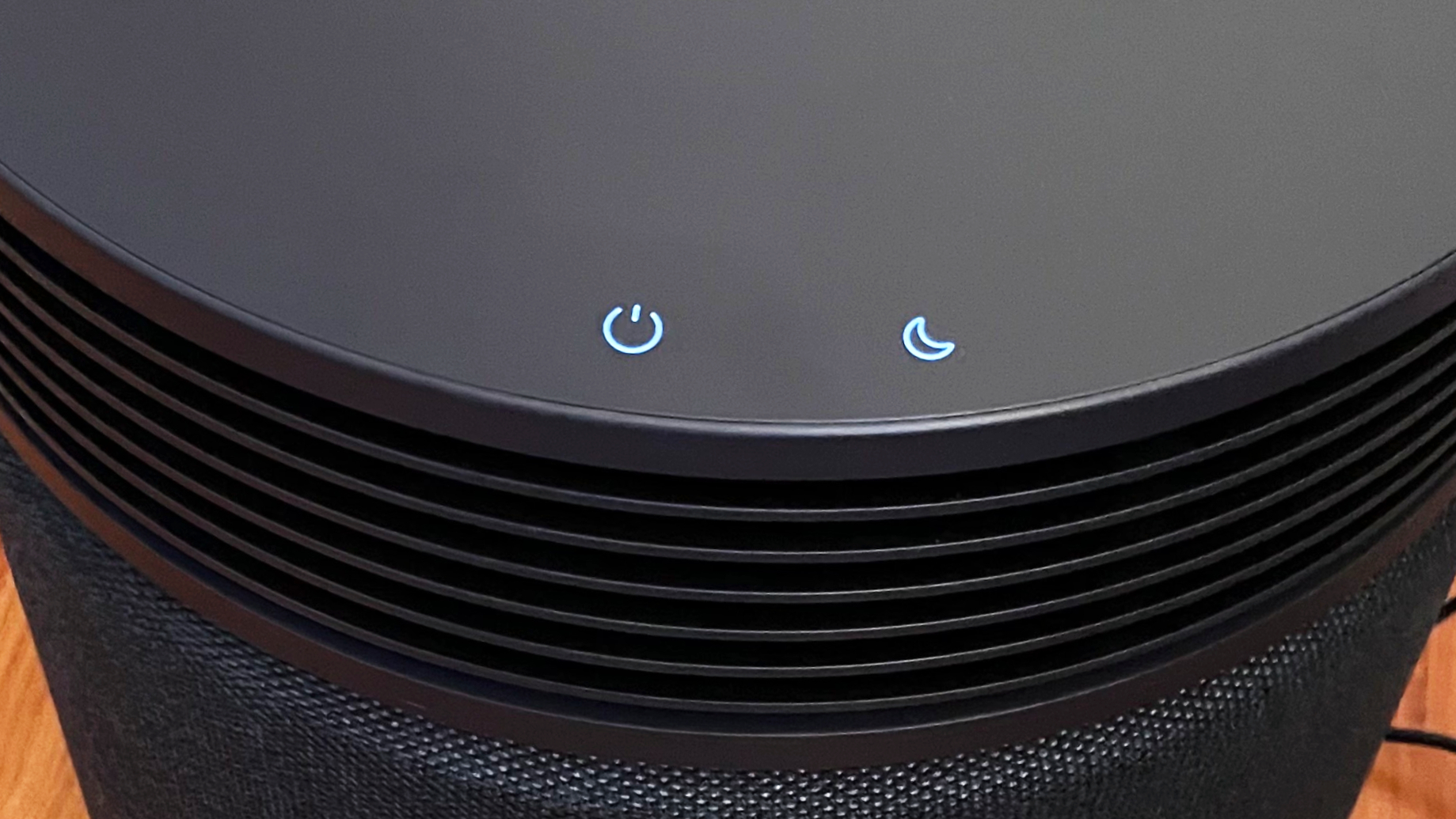 The power and Night mode icons are still illuminated while the Blueair Blue Signature is in Night mode.