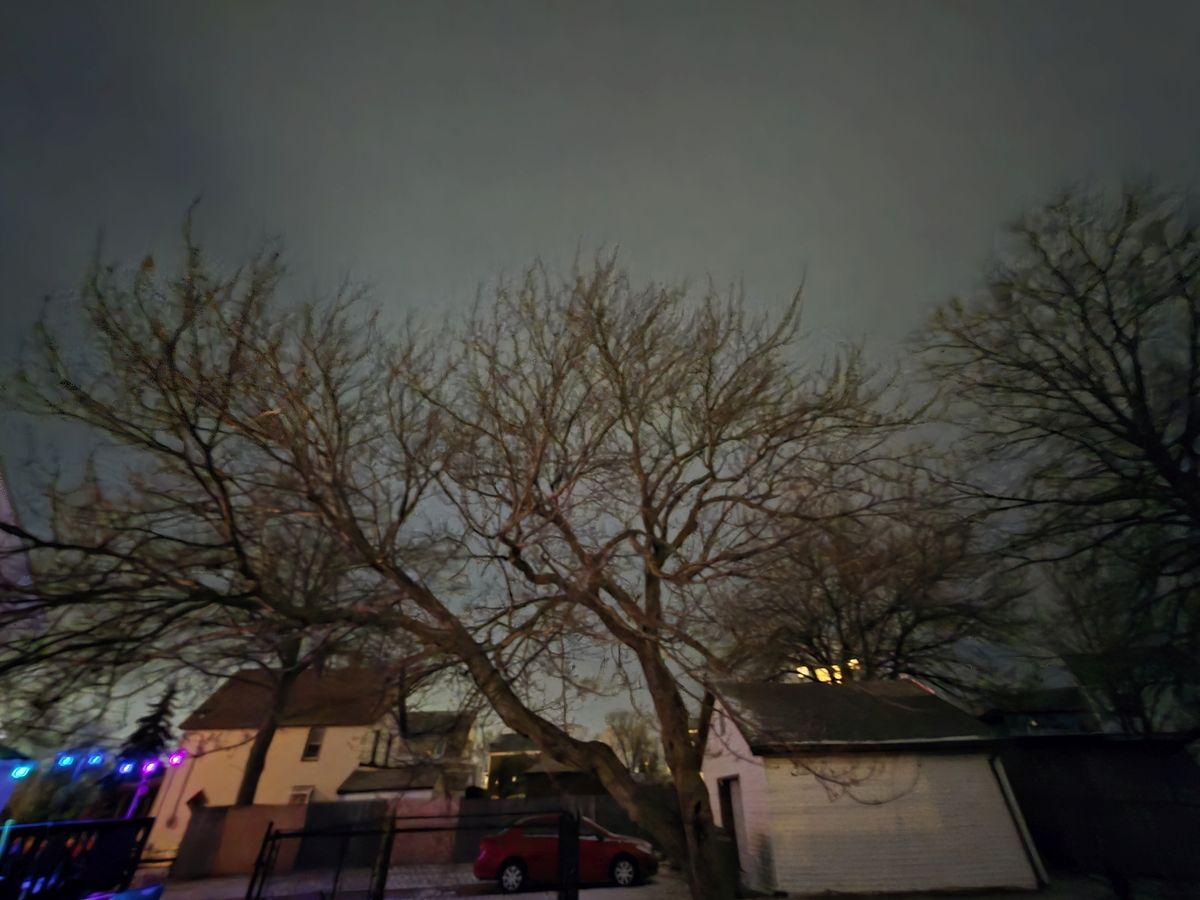 Samsung Galaxy S25 Ultra low light.