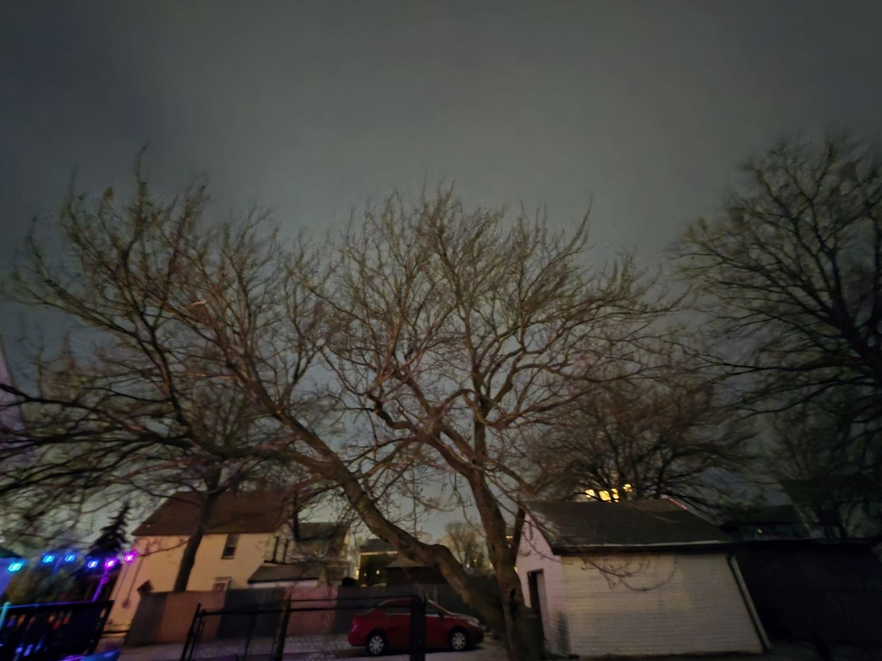 Samsung Galaxy S25 Ultra low light.