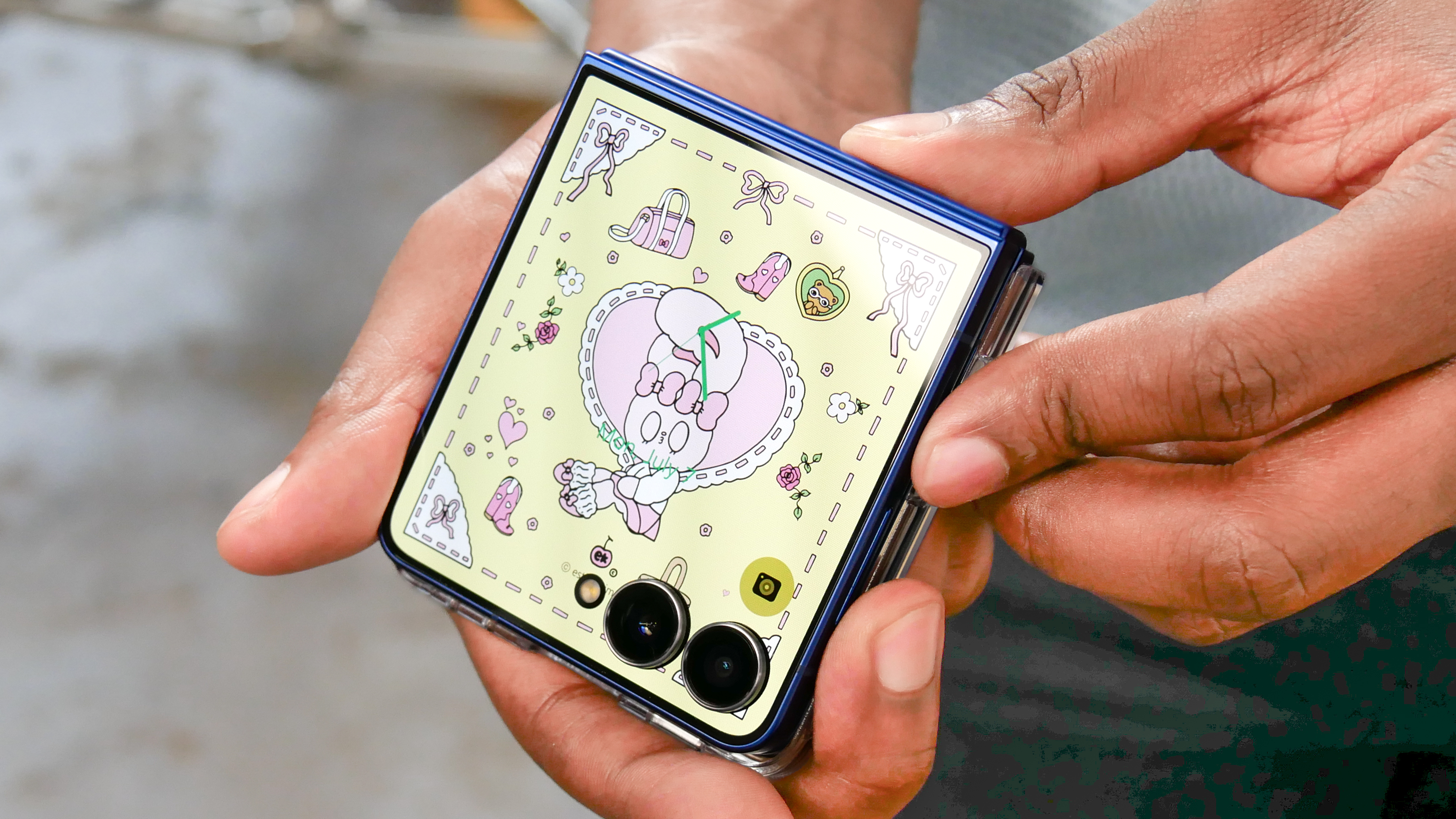Samsung Galaxy Z Flip 7 FlipSuit case.