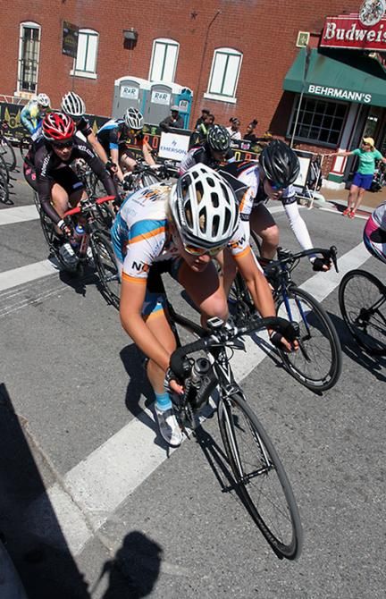 The women's field strung out