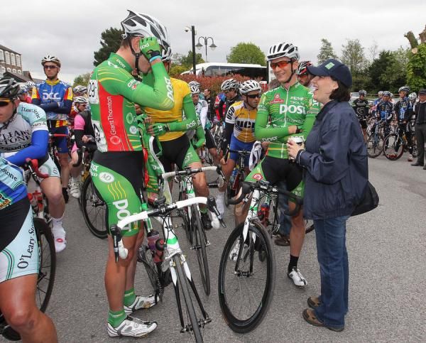 Aileen Mooney of An Post has a quick word with the An Post team before the start