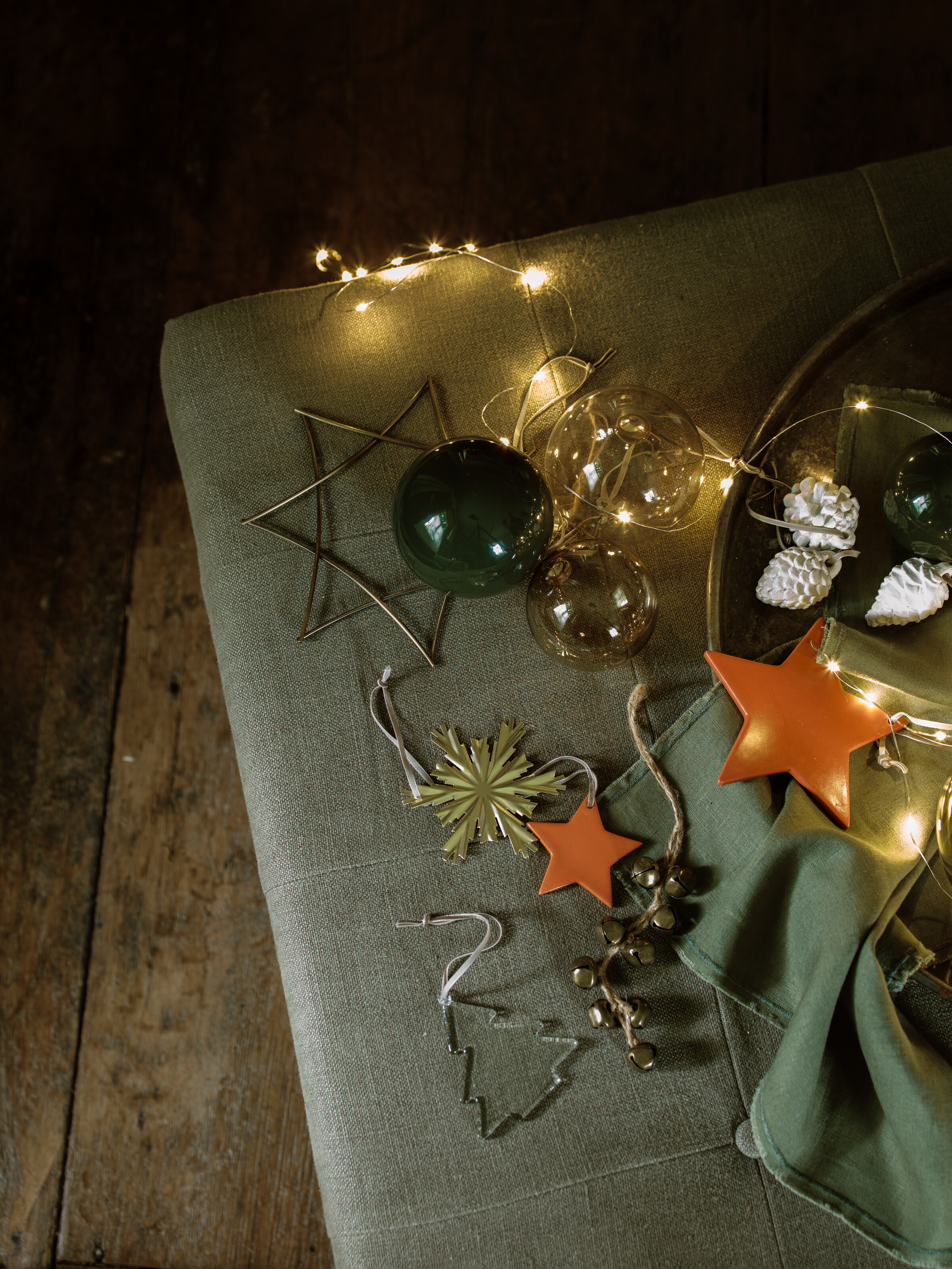 Neptune christmas tree trends star and baubles