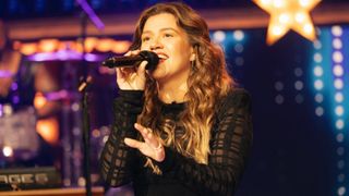 Kelly Clarkson is shown singing on the series finale of The Kelly Clarkson Show, which aired August 31, 2026.