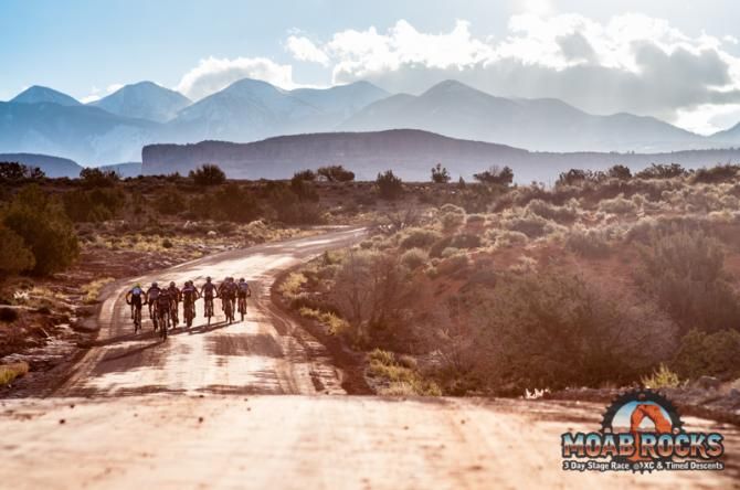 The lead peloton during stage 2 at Moab Rocks
