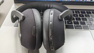 Bowers & Wilkins PX7 Carbon review