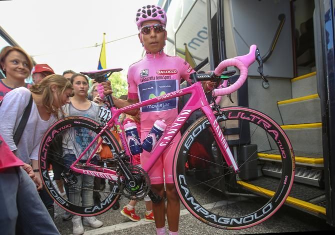 2014 Giro d'Italia winner Nairo Quintana shows off his pink Canyon