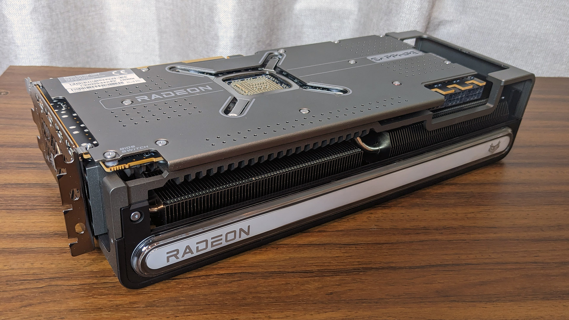 Sapphire Nitro+ Radeon RX 7900 XTX Vapor-X vue latérale