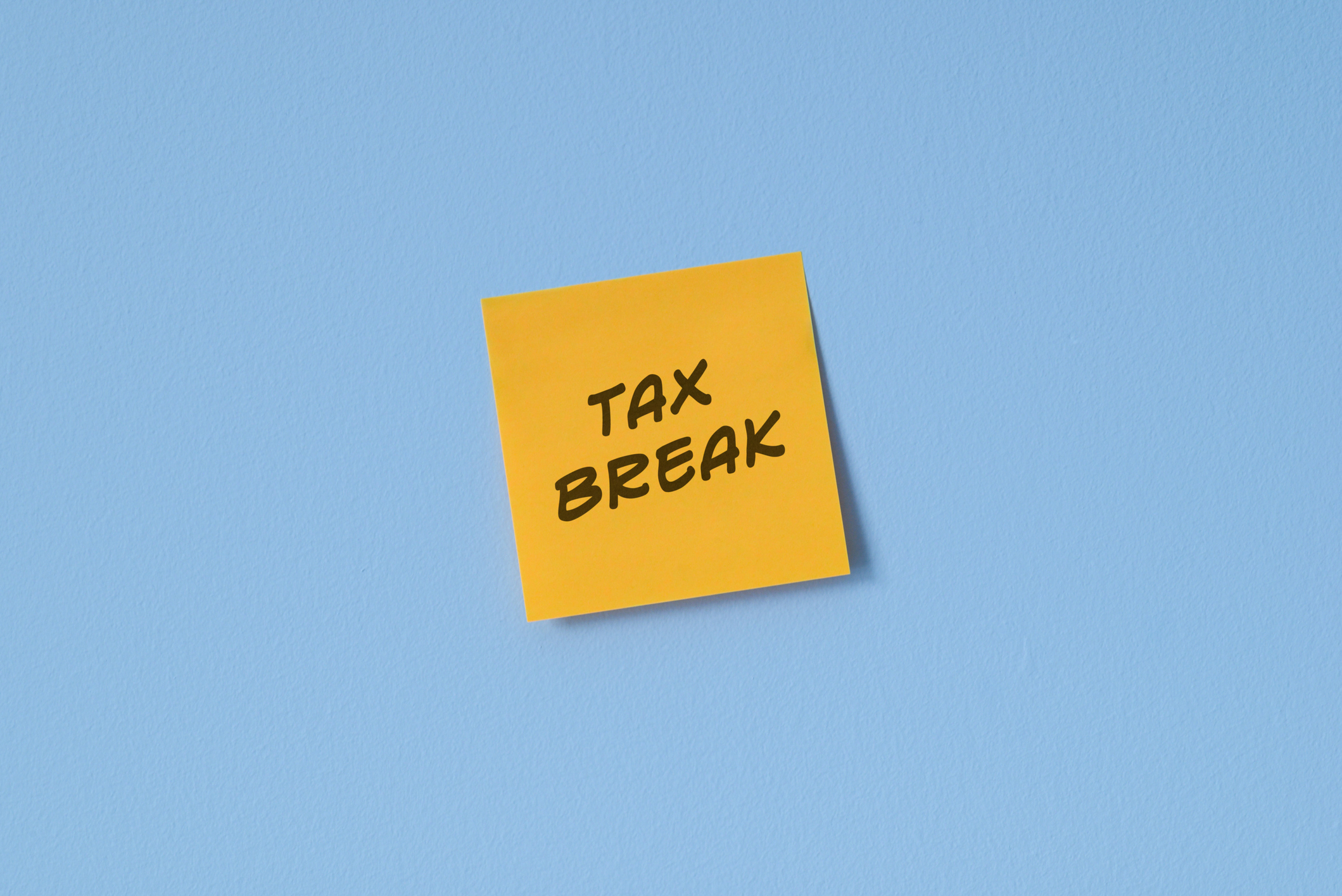 yellow post-it with the words "Tax break" on blue background