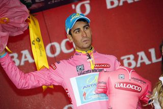 Fabio Aru took over the race lead following a late crash that slowed Contador.