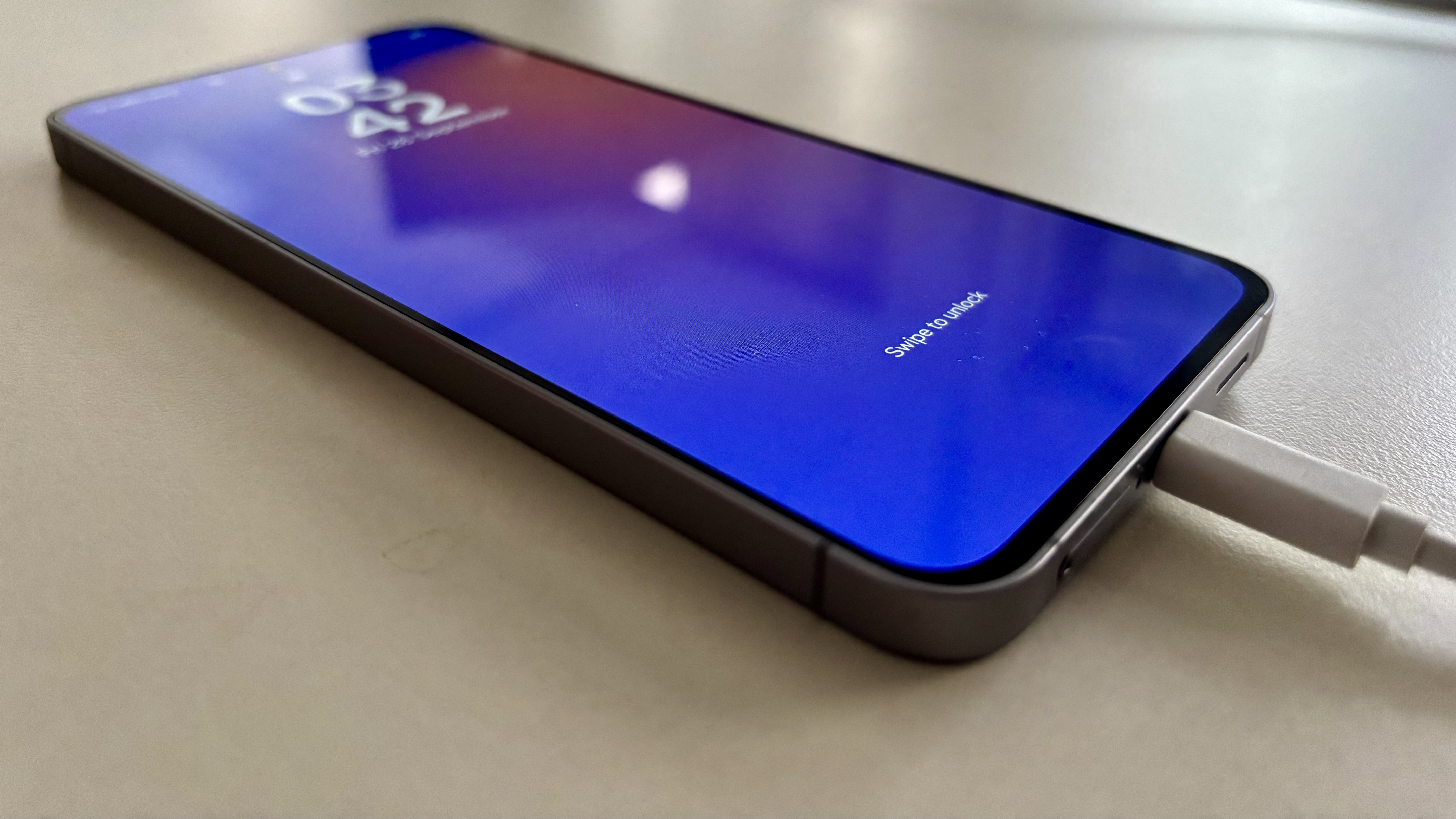 Samsung Galaxy S25 FE charging