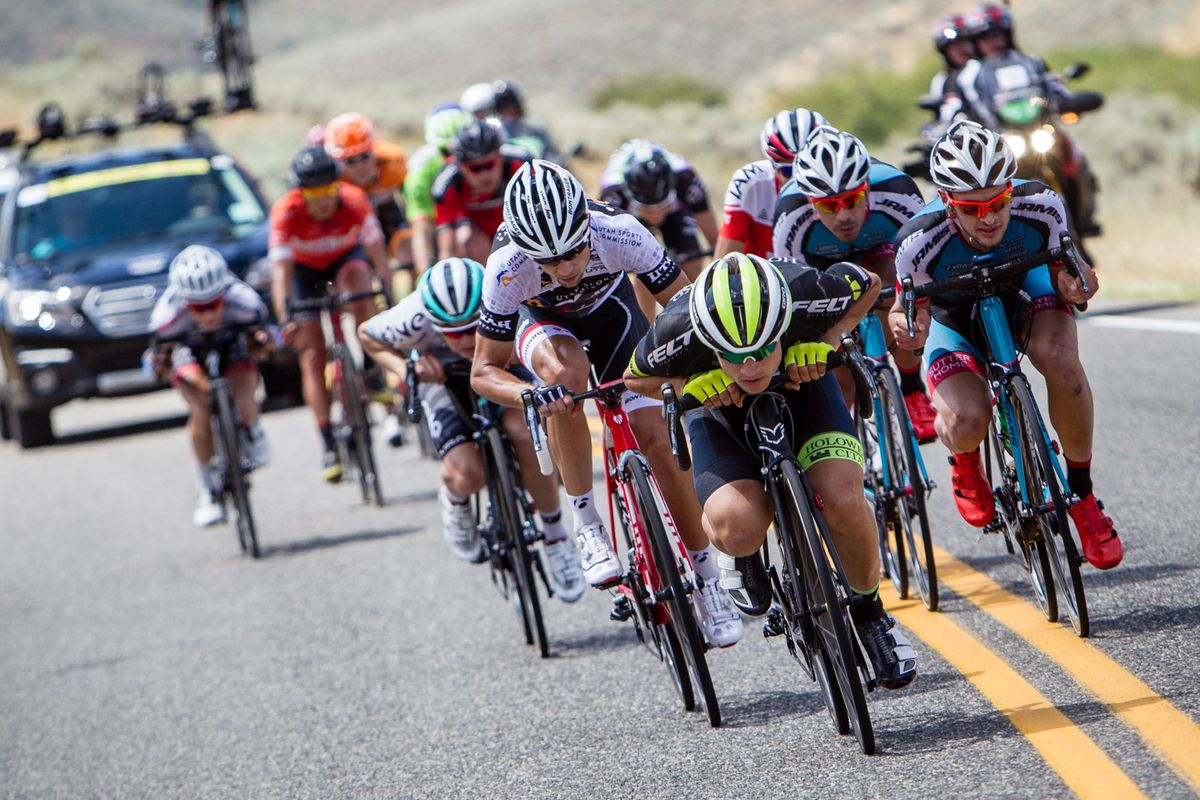 The break tries to open up a gap on the descent