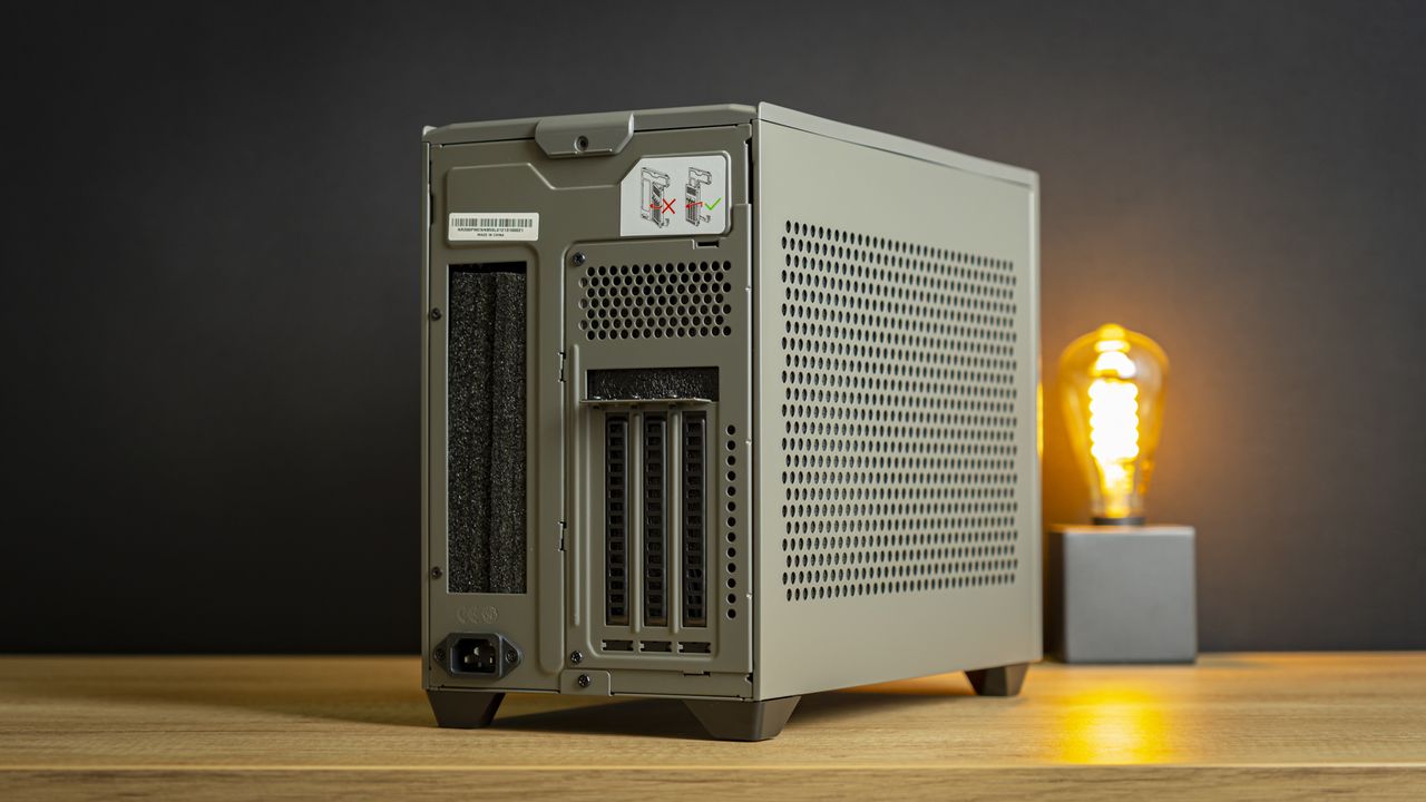 Cooler Master NR200P Max