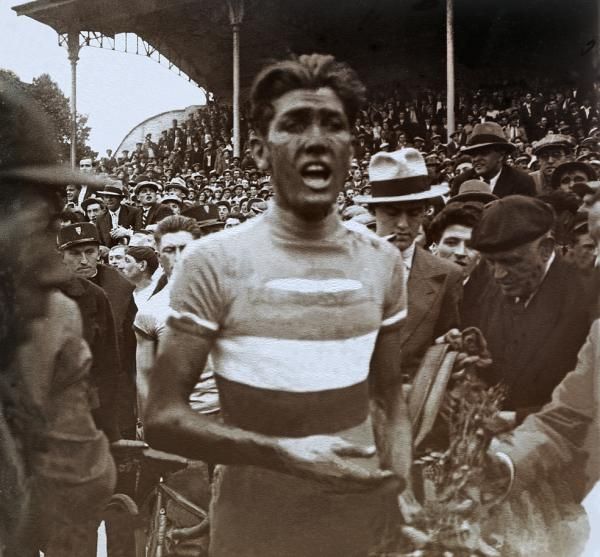 Charles Pelissier was one of the stars of the 1930 Tour, with an unprecedented eight stage wins, including the final 300km 21st stage into Paris from Malo les Bains. Here we see the French star in front of the massive crowds in the finishing stadium of the Parc des Princes.