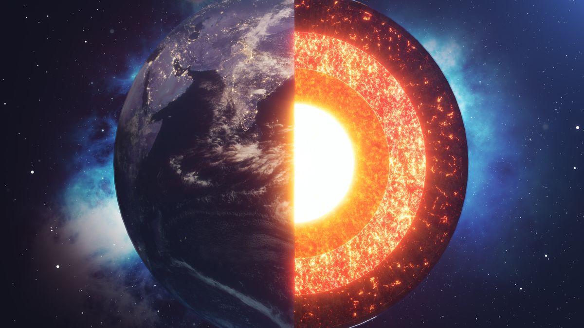 illustration of earth&#039;s interior with the mantle, inner and outer core split into layers