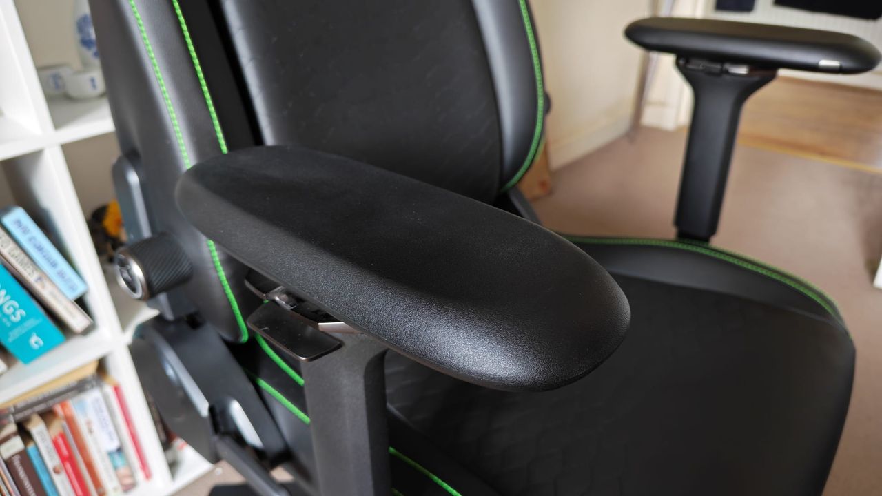 The armrest on the Razer Iskur V2 NewGen