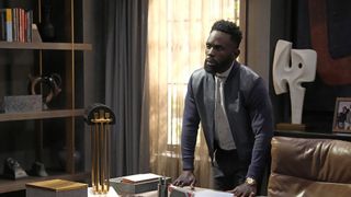 Jimmy Akingbola as Geoffrey in an office in the Bel-Air season 3 finale