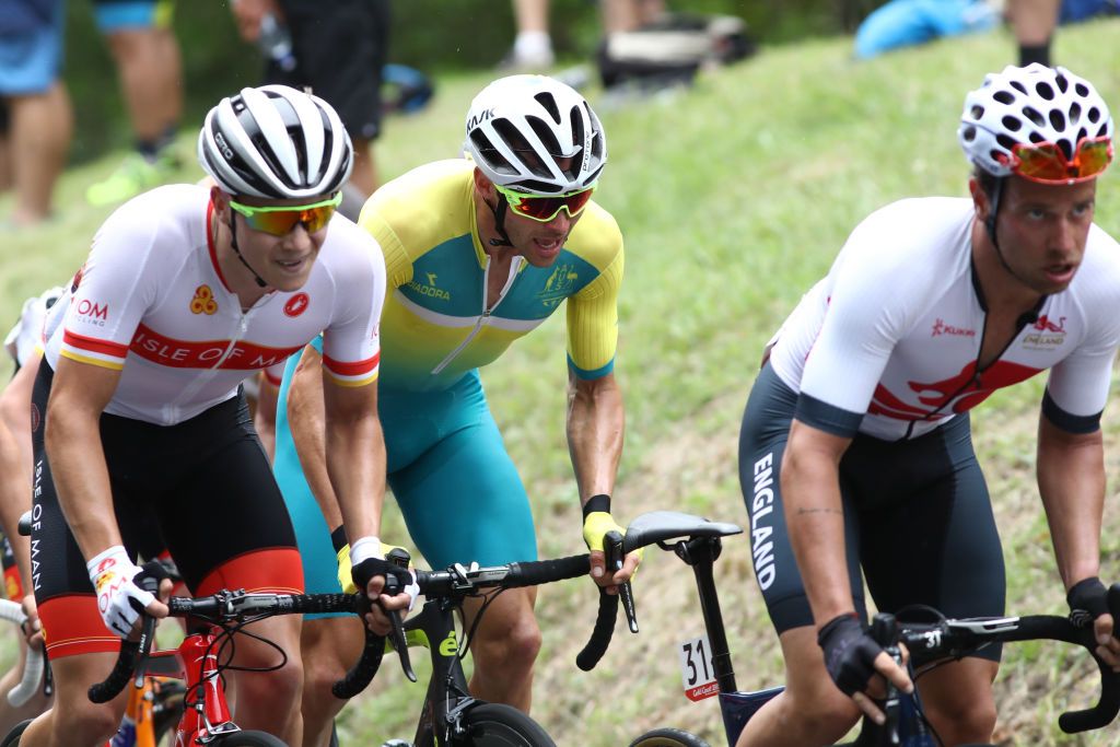 Von Hoff follows Adam Blythe up the climb