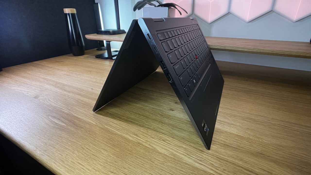 Lenovo ThinkPad X1 Yoga Gen 8 |