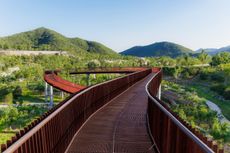 Xingfa Cement Factory, the raised walkway among greenery