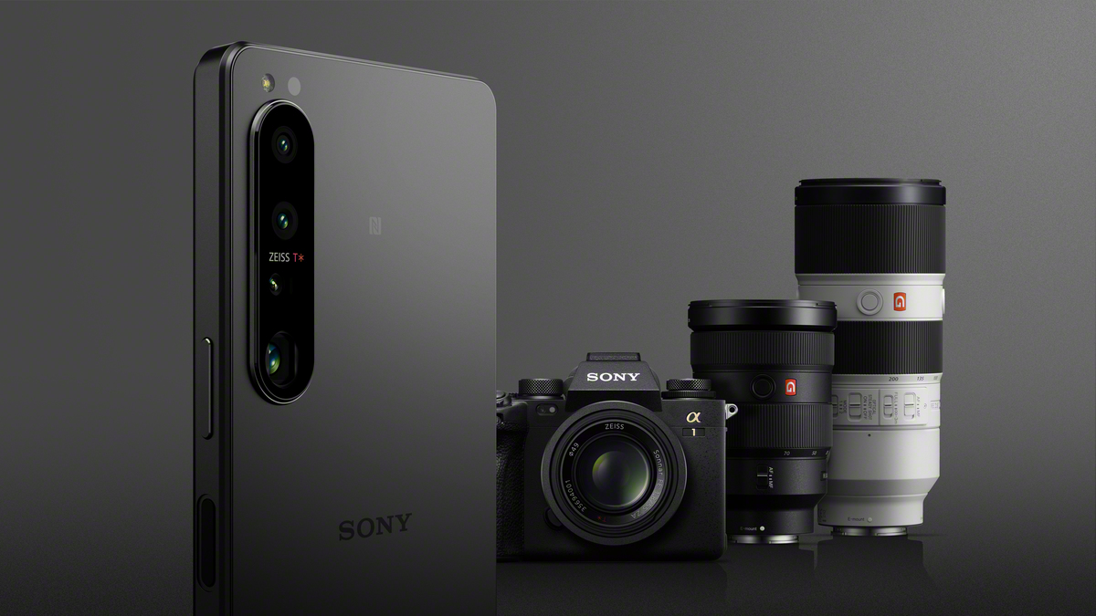 Sony Xperia 1 IV alongside Sony&#039;s flagship A1 mirrorless interchangeable camera